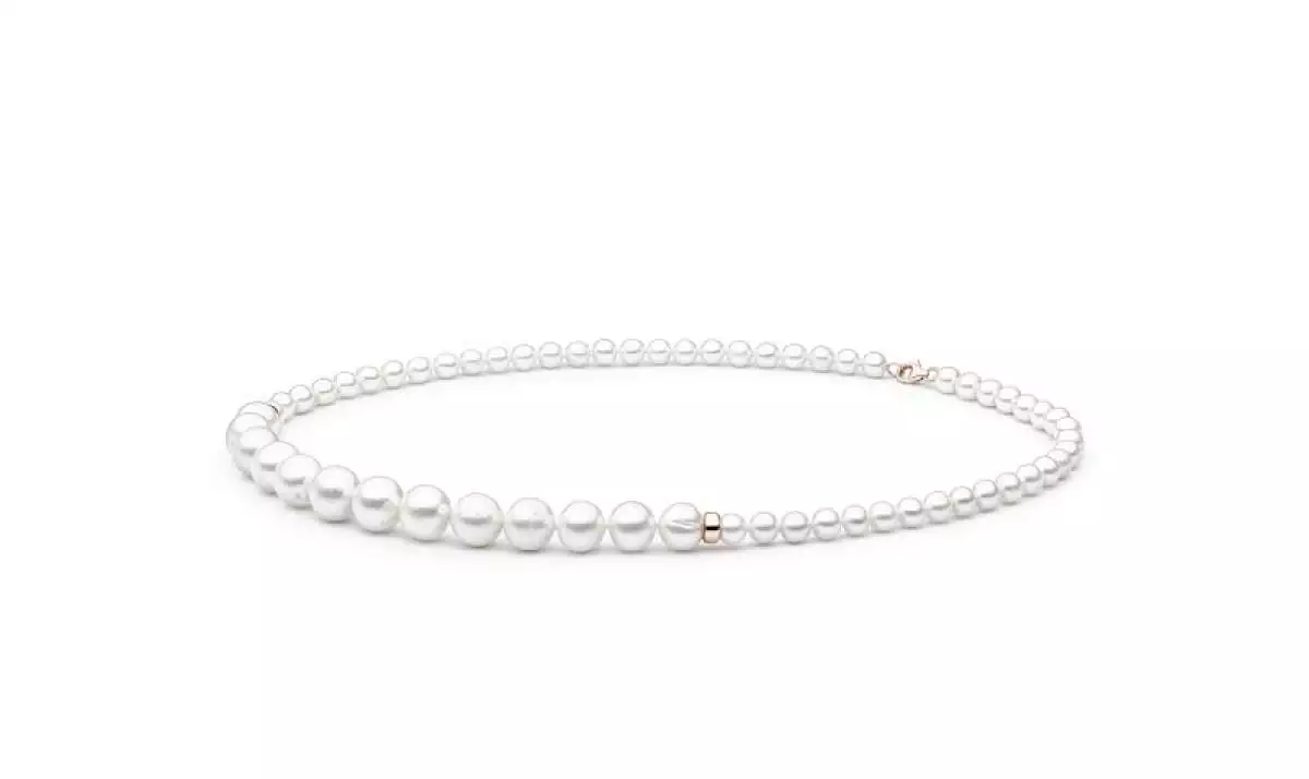 Elegante Perlenkette weiß "Modern white" rund 6-11 mm 46 cm, Verschluss 14 Karat Roségold plattiert 925er Silber, Gaura Pearls, Estland
